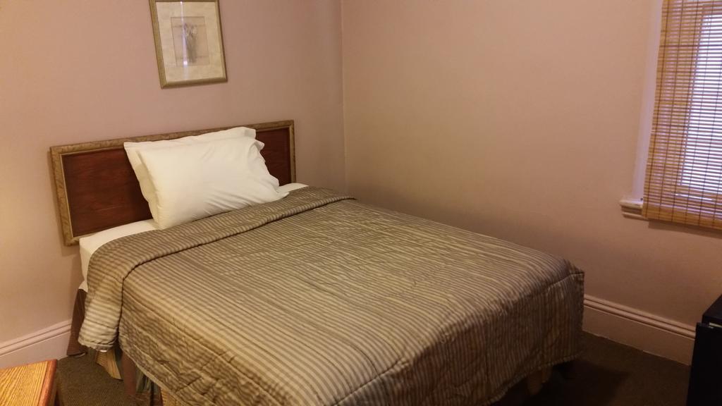 A Voyageur'S Guest House Ottawa Room photo