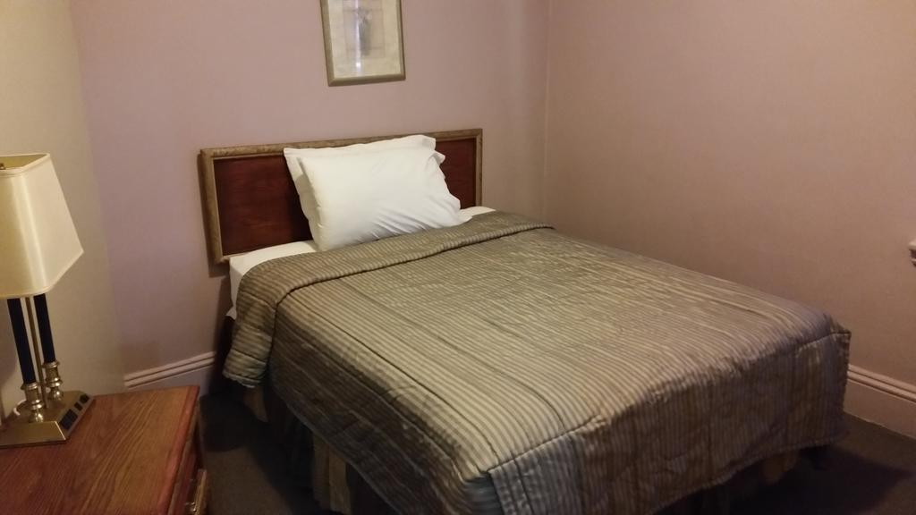 A Voyageur'S Guest House Ottawa Room photo